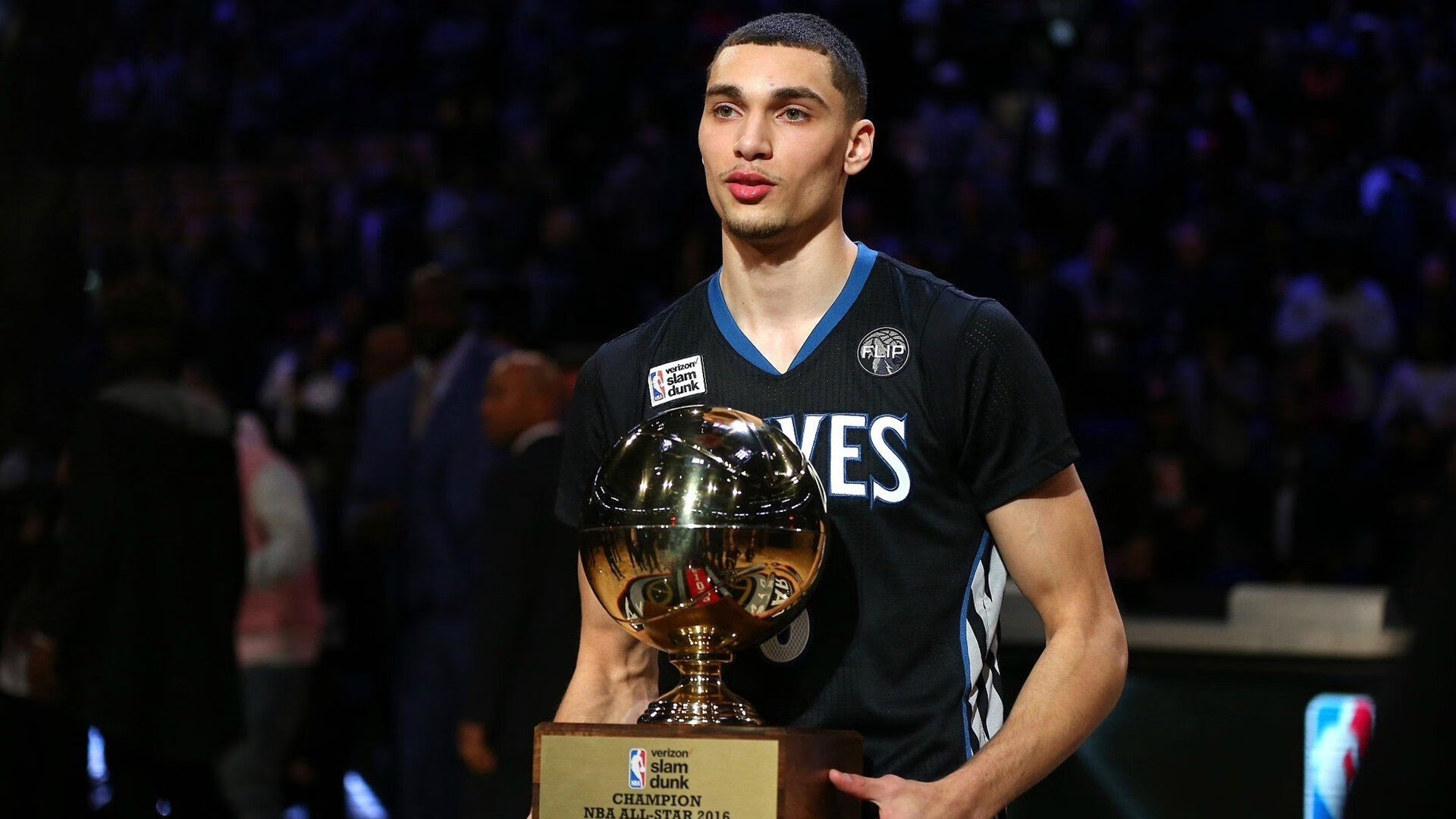 贝林厄姆荣膺2024环球足球最佳中场奖及马拉多纳奖，贝林厄姆fm2021